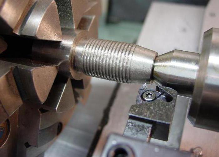 Токарная обработка резьбы: инструменты и способы их крепления